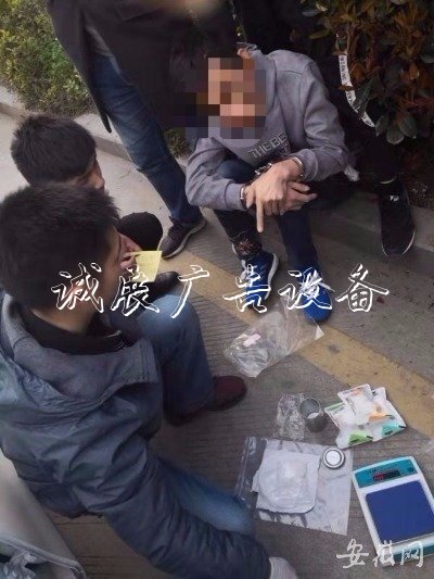 桐城警方斩断一条跨省路灯灯箱贩毒链条 抓获犯罪嫌疑人18名