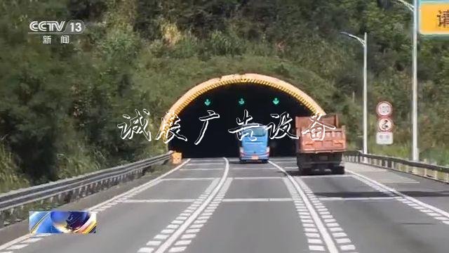 治超站形同虚设 高价路牌“路牌”为何能变超载车通