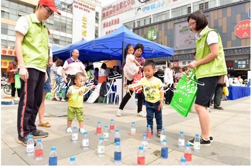 “垃圾分类行 绿色满唯垃圾箱亭” 唯亭街道垃圾分类宣