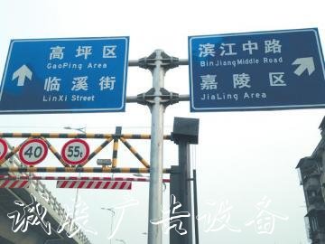 景点路牌翻译不规范指路牌灯箱 游客直呼“懂不起”