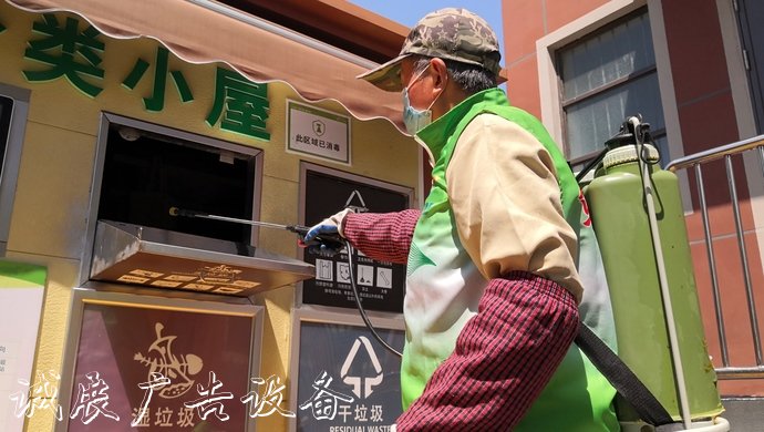 又闷又湿，这些小区垃太阳能垃圾桶圾箱房居然不臭，幕后英